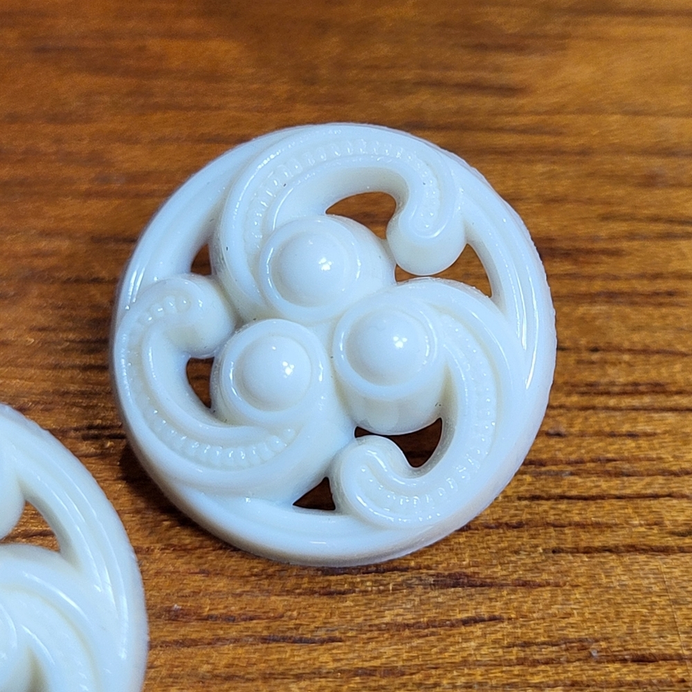 Vintage Round White Plastic Floral Scroll Cutout Shank Sewing Buttons ~ 4 Pieces
